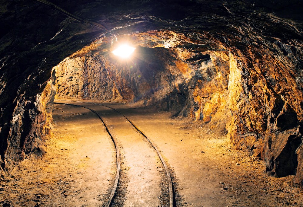 智能矿山安全系统：保障矿山工人的生命安全